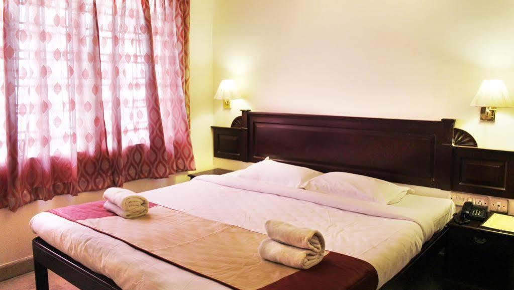 Hotel Archana Inn Kochi Eksteriør billede