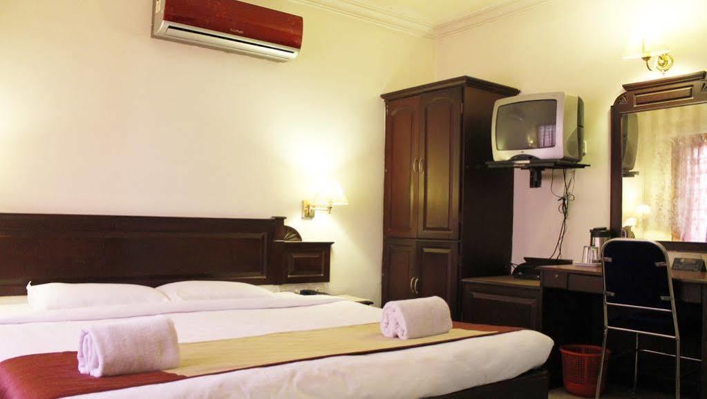 Hotel Archana Inn Kochi Eksteriør billede