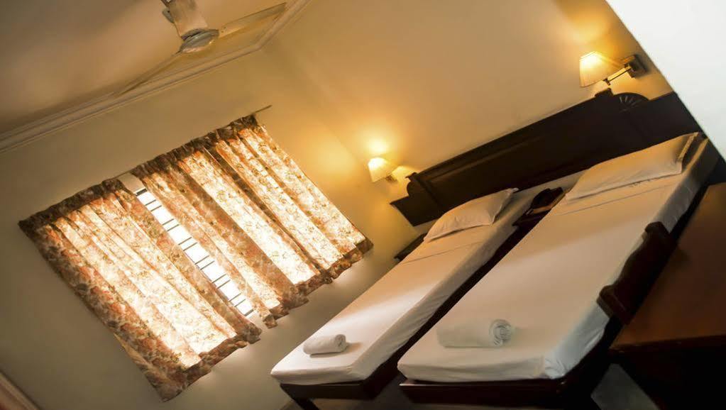 Hotel Archana Inn Kochi Eksteriør billede